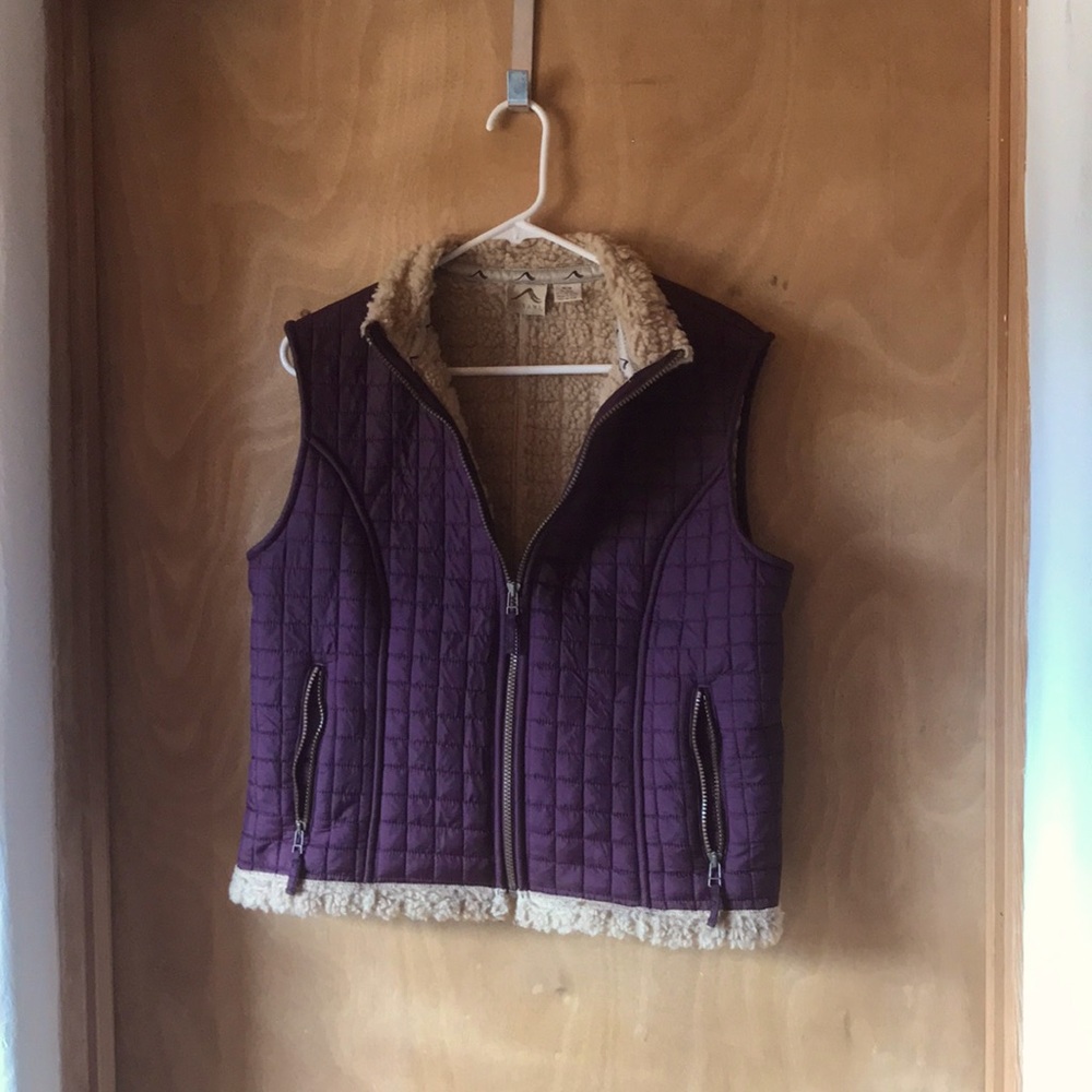 Tsunami plum nylon and fleece vest size M